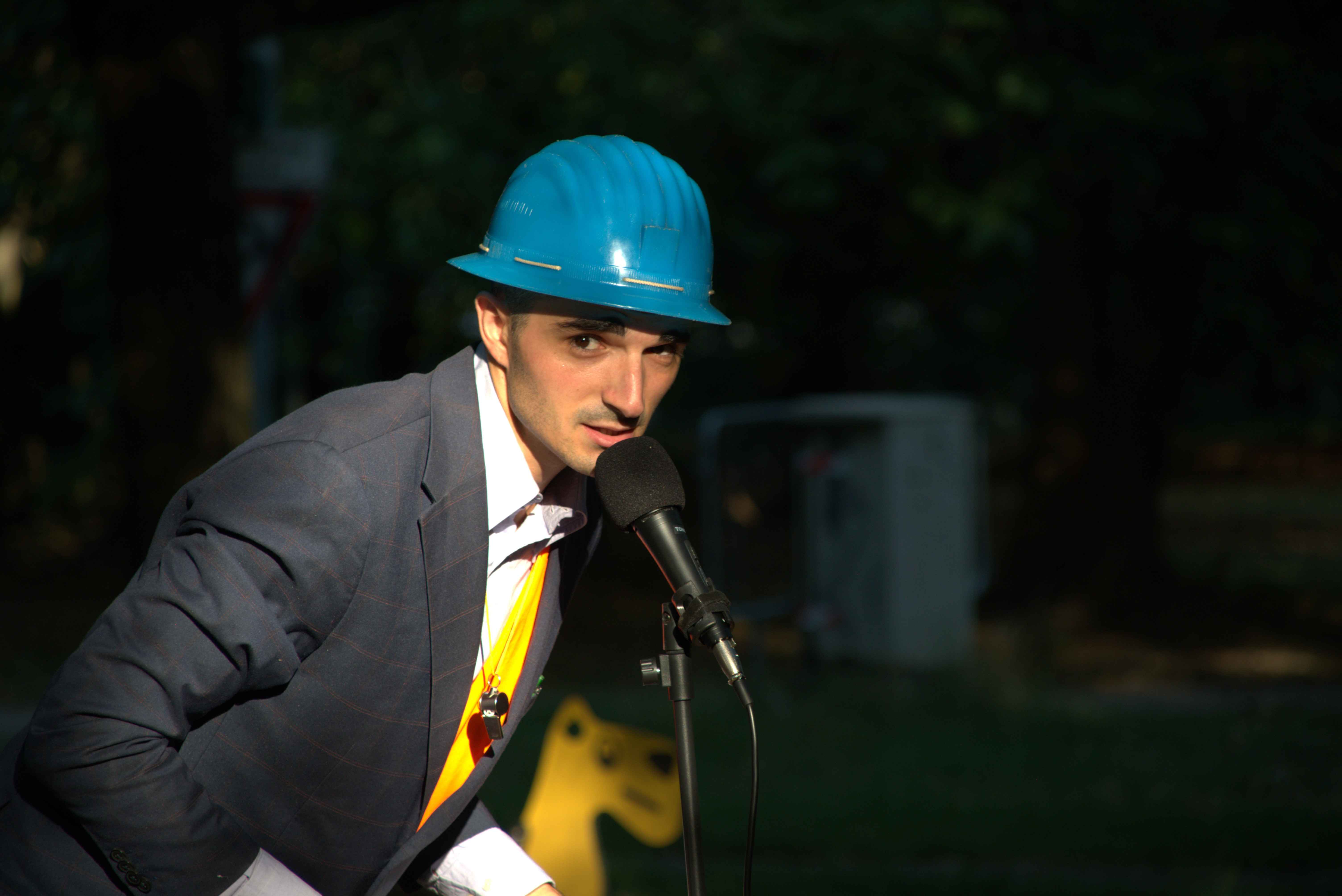 Fuori Età — clown performance at the playground — 1