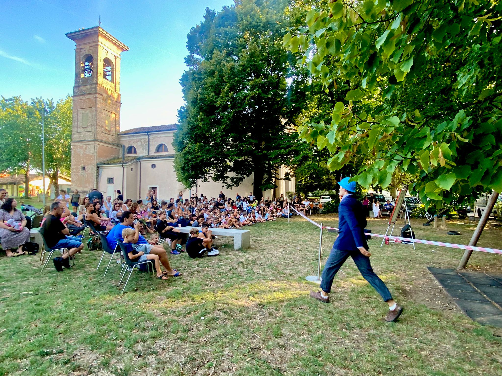 Fuori Età — clown performance at the playground — 6