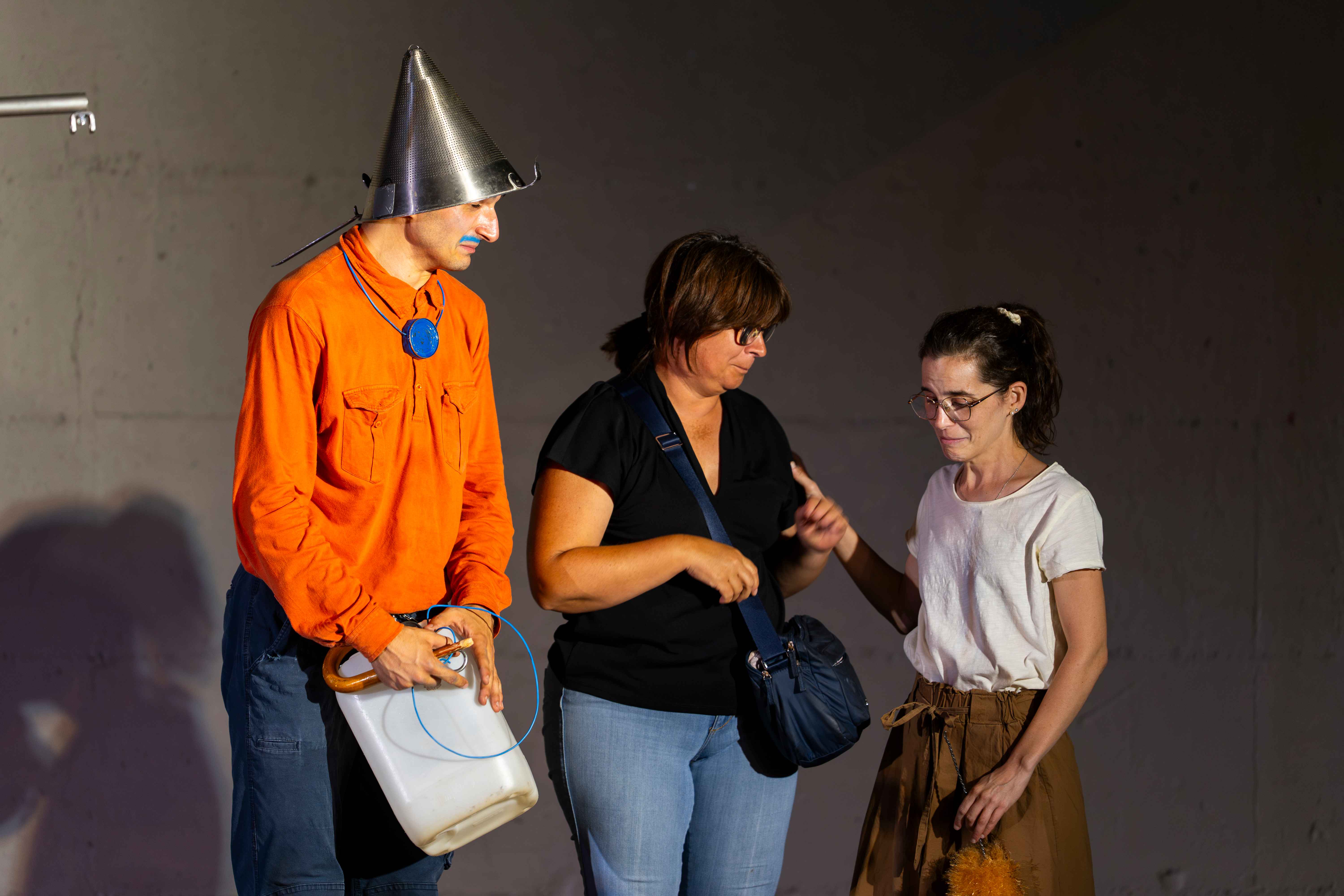 A clown and two women.